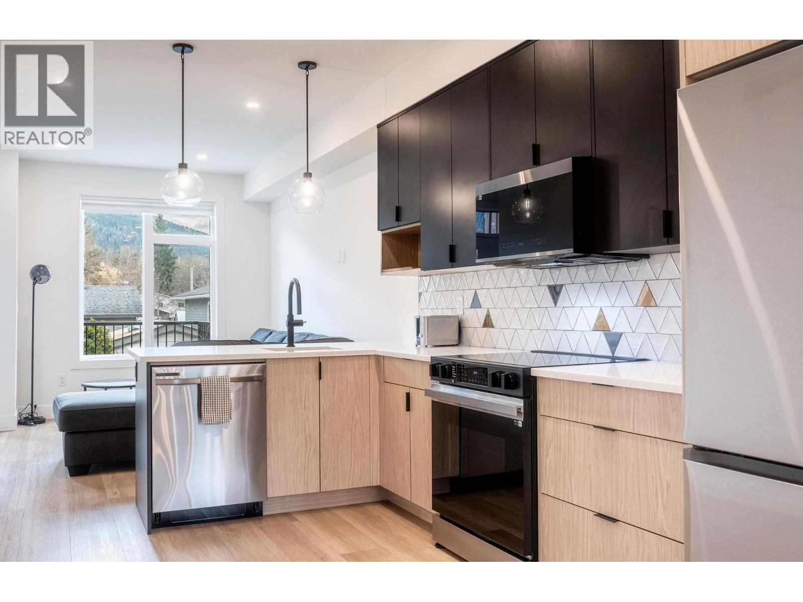 414 Humbert Street Unit# 13, Revelstoke, British Columbia  V0E 2S1 - Photo 4 - 10384458