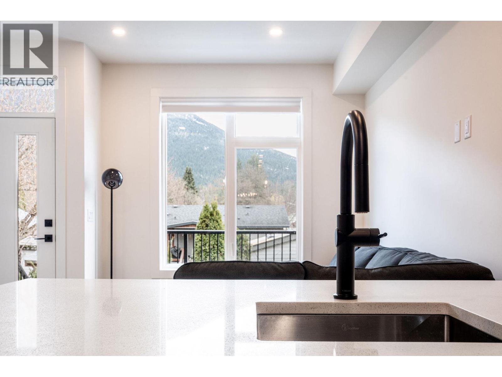 414 Humbert Street Unit# 13, Revelstoke, British Columbia  V0E 2S1 - Photo 5 - 10384458