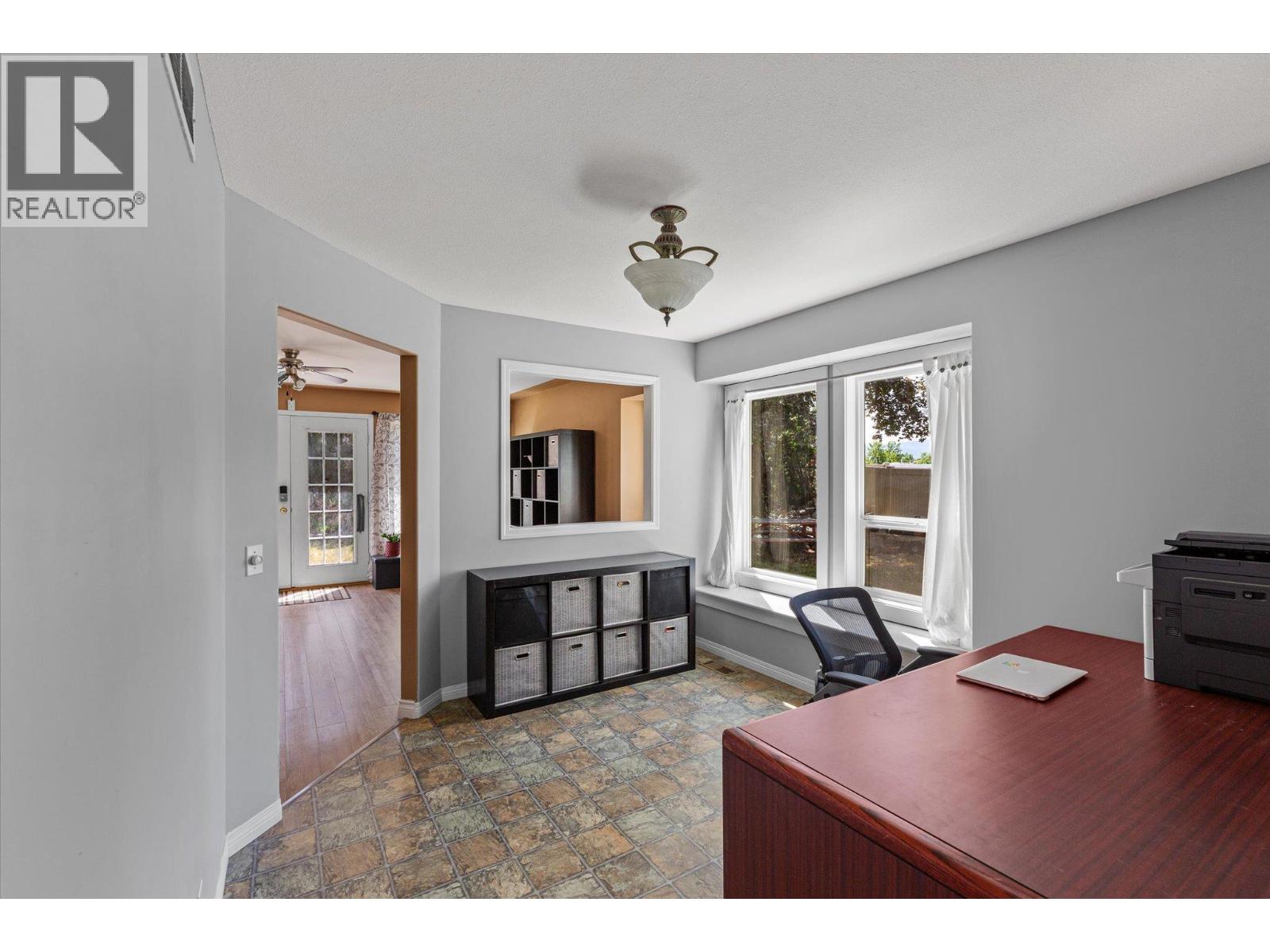 1881 Portland Place, Kelowna, British Columbia  V1V 1P9 - Photo 10 - 10384055