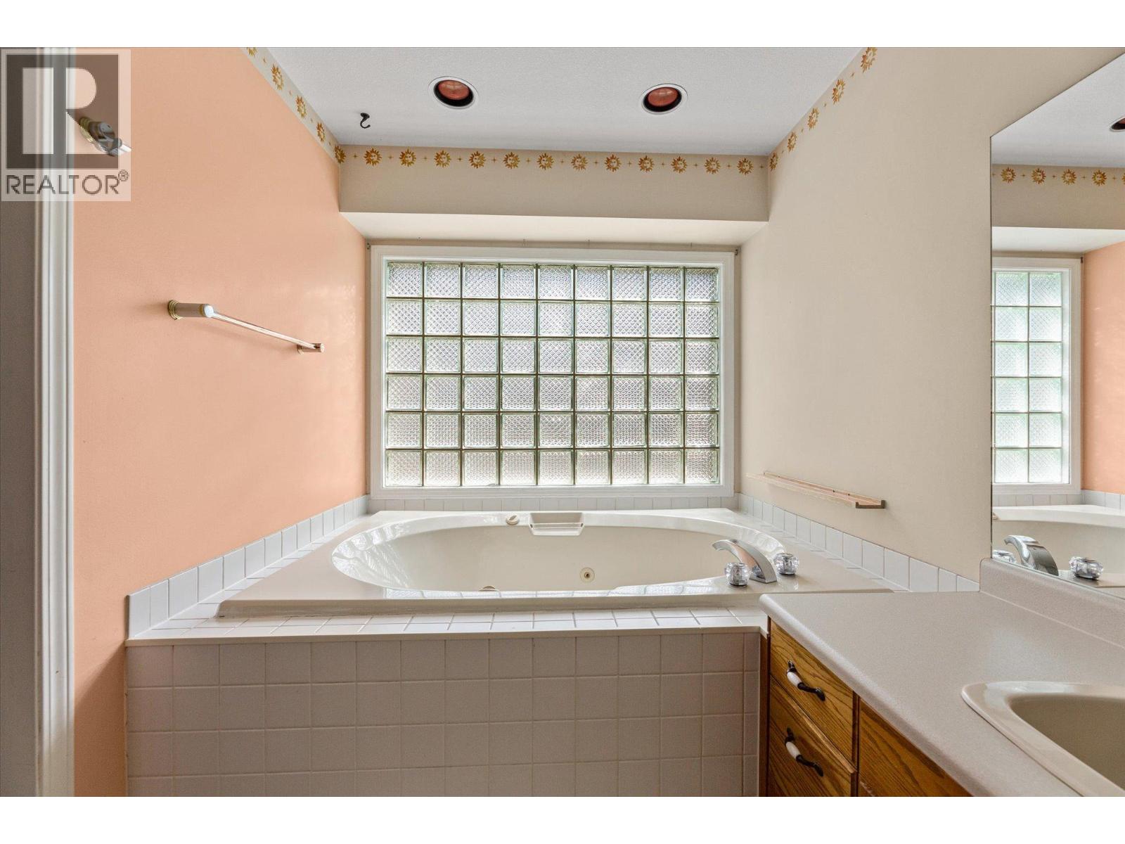 1881 Portland Place, Kelowna, British Columbia  V1V 1P9 - Photo 14 - 10384055