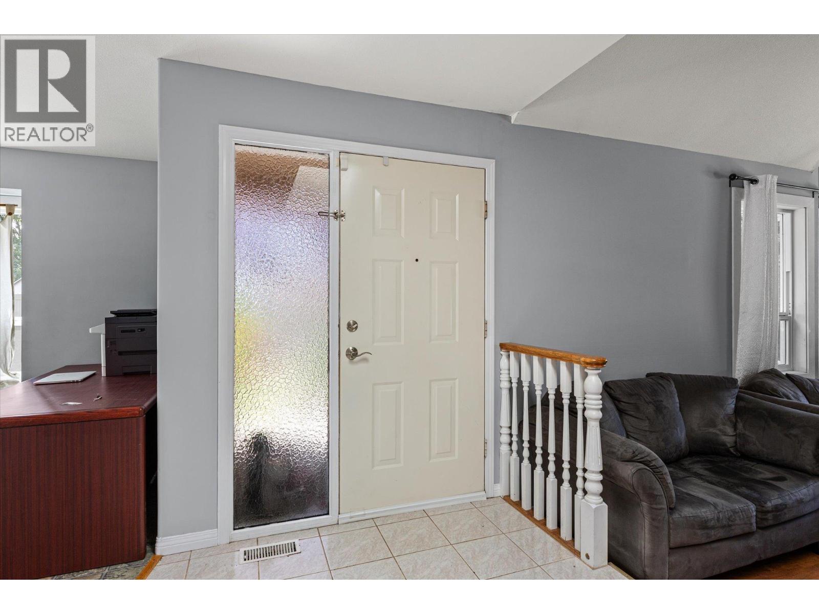 1881 Portland Place, Kelowna, British Columbia  V1V 1P9 - Photo 3 - 10384055