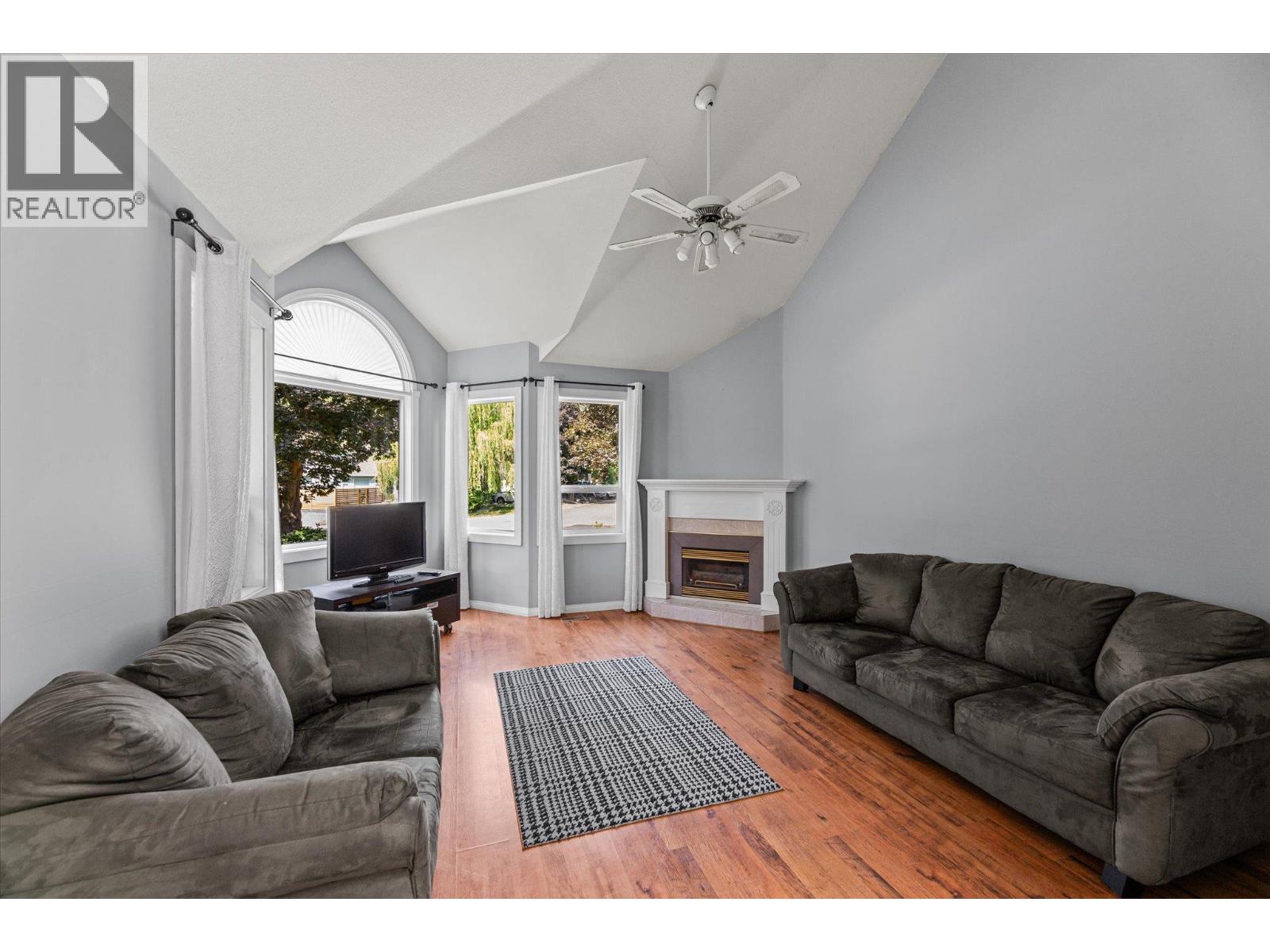 1881 Portland Place, Kelowna, British Columbia  V1V 1P9 - Photo 4 - 10384055