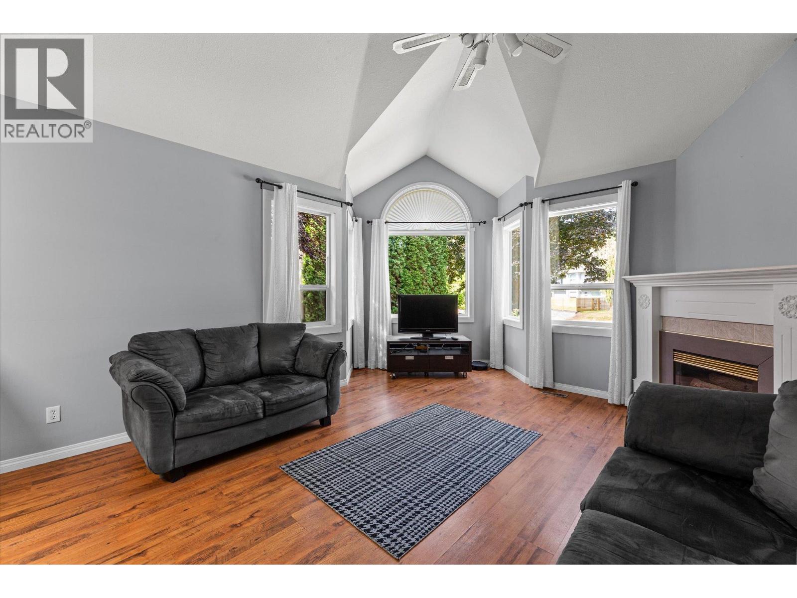 1881 Portland Place, Kelowna, British Columbia  V1V 1P9 - Photo 5 - 10384055