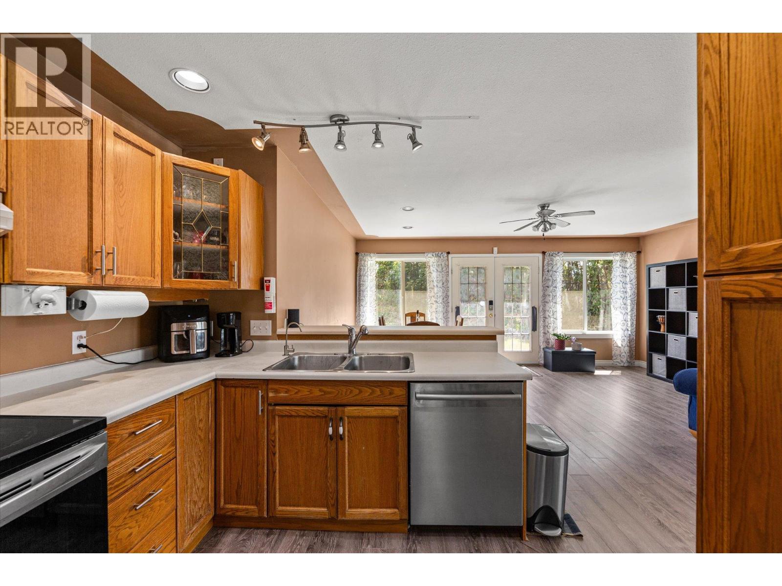 1881 Portland Place, Kelowna, British Columbia  V1V 1P9 - Photo 6 - 10384055