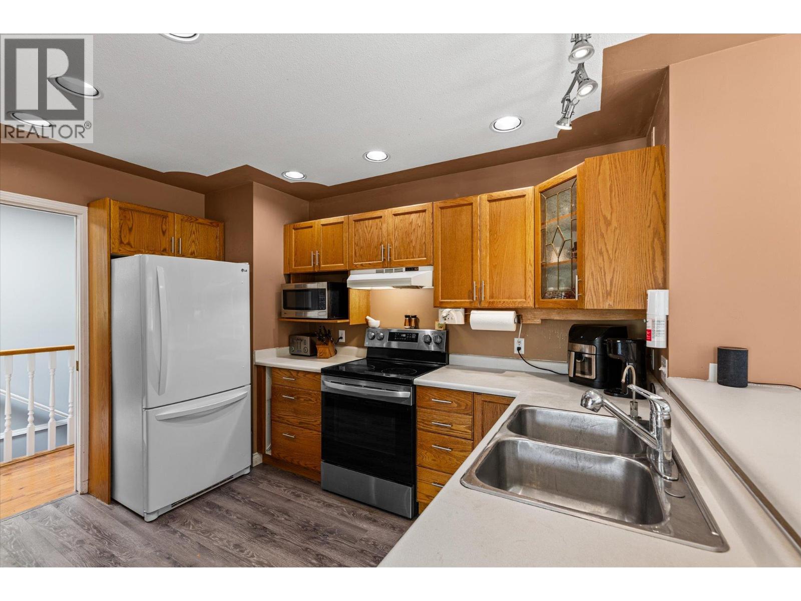 1881 Portland Place, Kelowna, British Columbia  V1V 1P9 - Photo 7 - 10384055