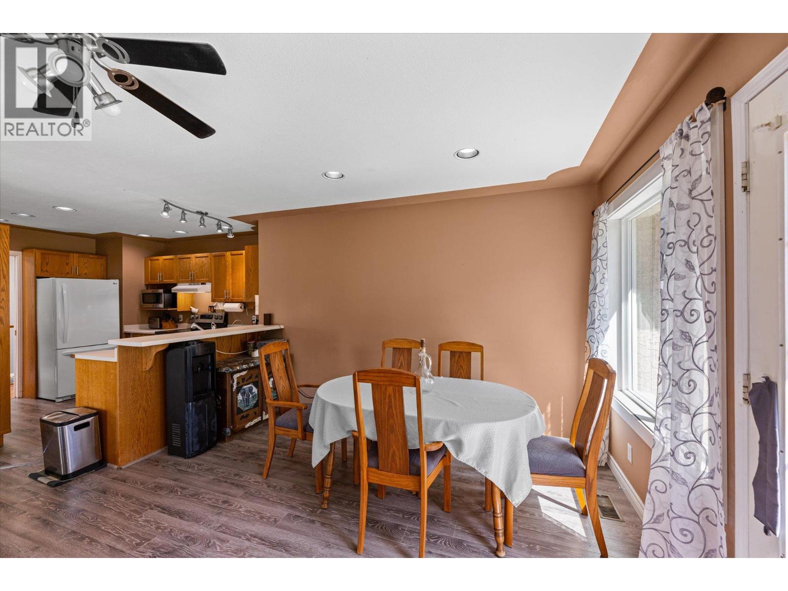 1881 Portland Place, Kelowna, British Columbia  V1V 1P9 - Photo 8 - 10384055