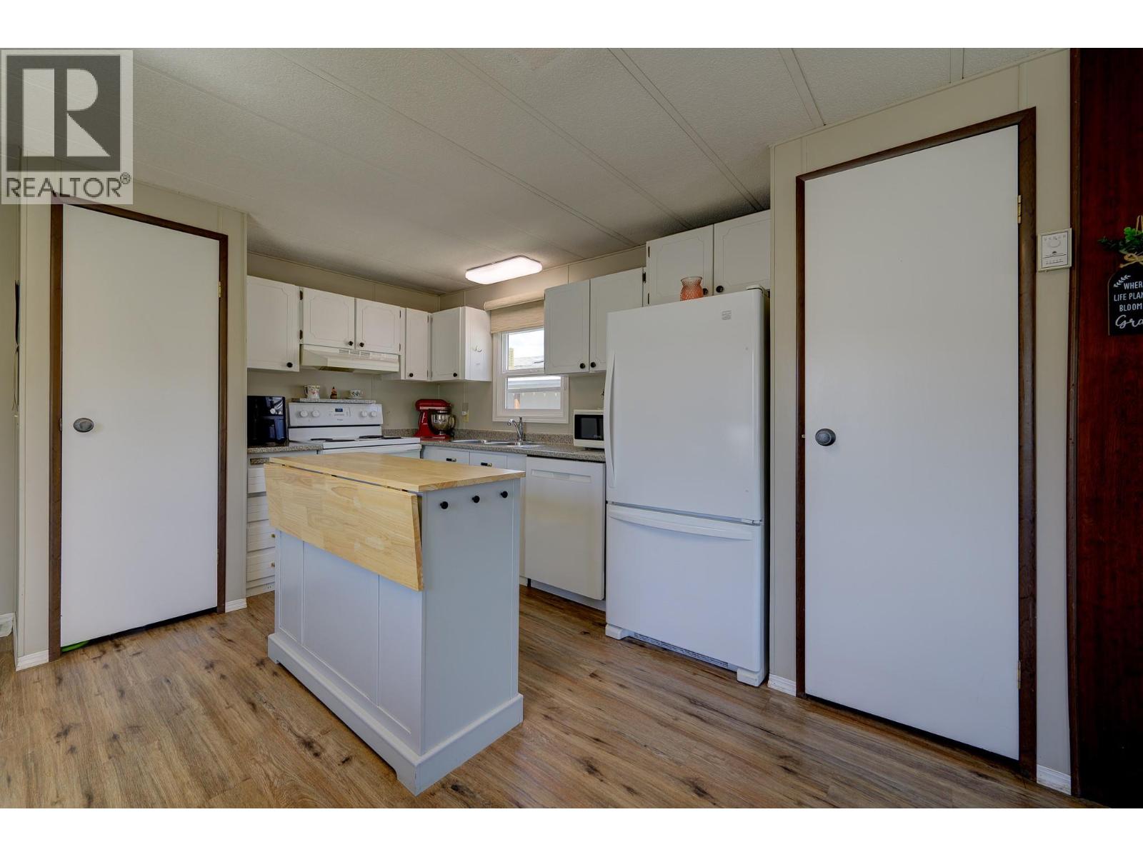 2400 Oakdale Way Unit# 23, Kamloops, British Columbia  V2B 6W7 - Photo 5 - 10384608