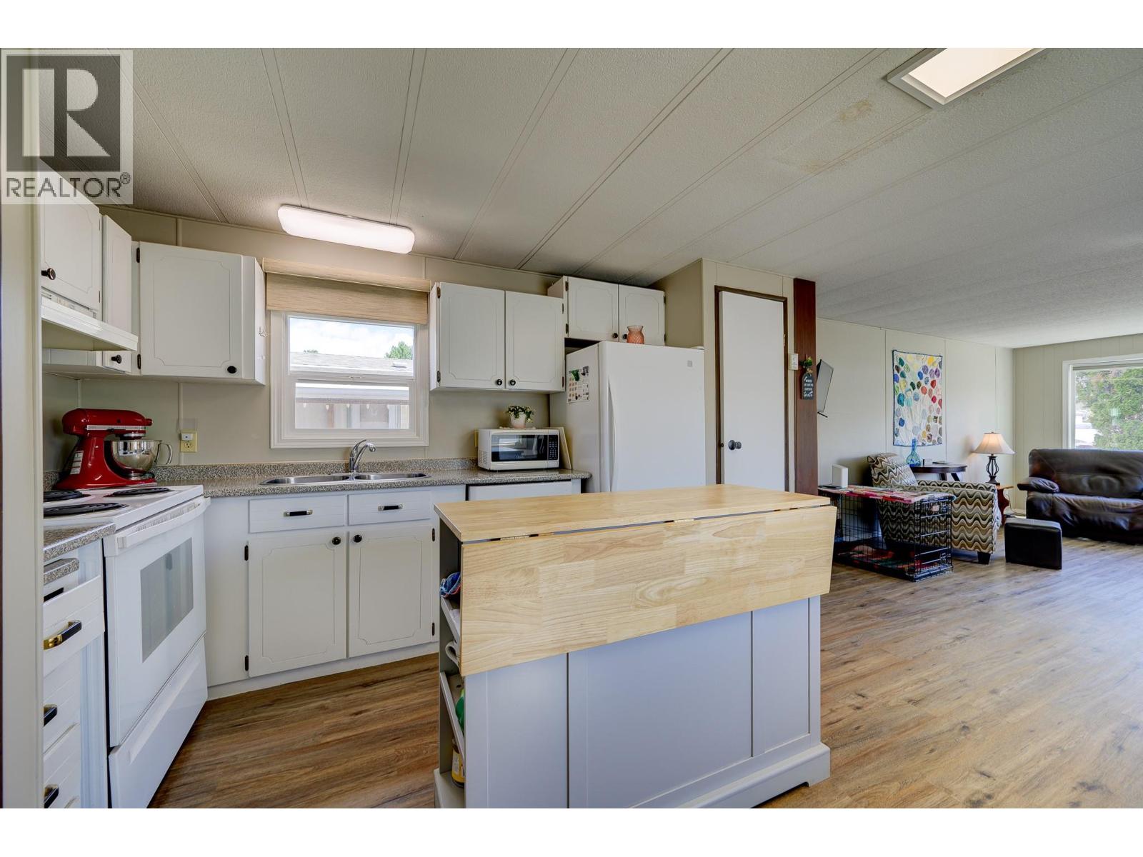 2400 Oakdale Way Unit# 23, Kamloops, British Columbia  V2B 6W7 - Photo 6 - 10384608