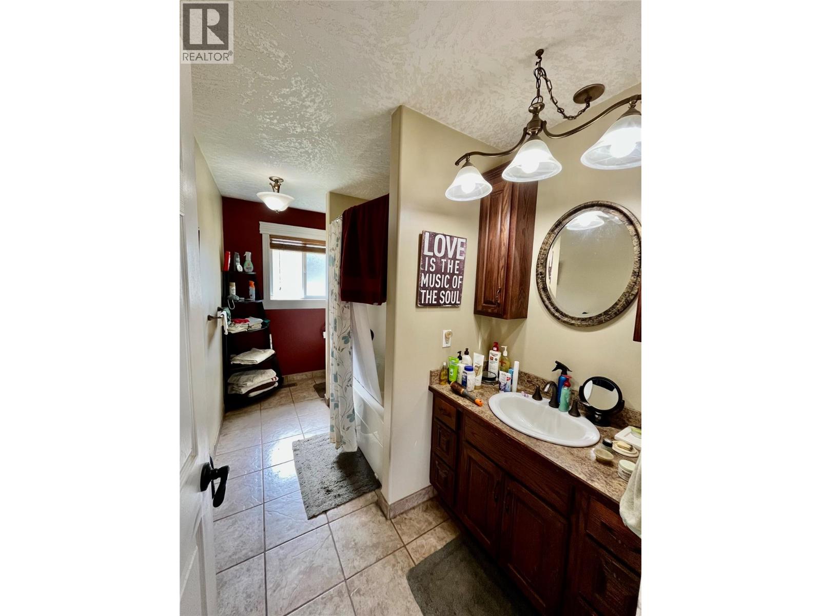 212 Maple Street, Fauquier, British Columbia  V0G 1K0 - Photo 10 - 10384483