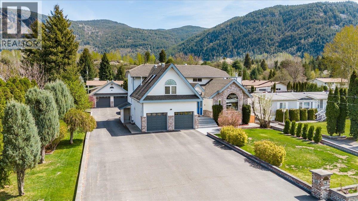 1063 BRIDGEVIEW Crescent, castlegar, British Columbia