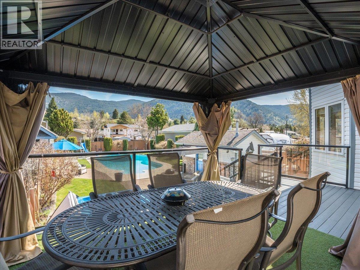 1063 Bridgeview Crescent, Castlegar, British Columbia  V1N 3H7 - Photo 11 - 10384172