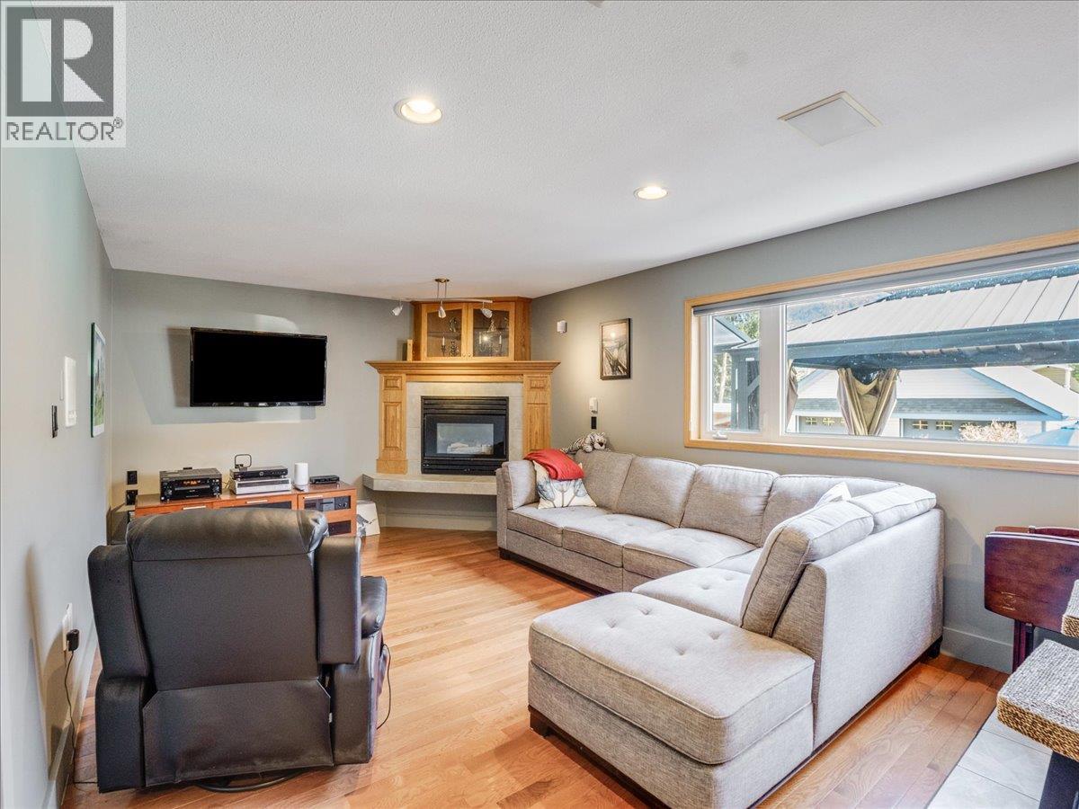 1063 Bridgeview Crescent, Castlegar, British Columbia  V1N 3H7 - Photo 42 - 10384172