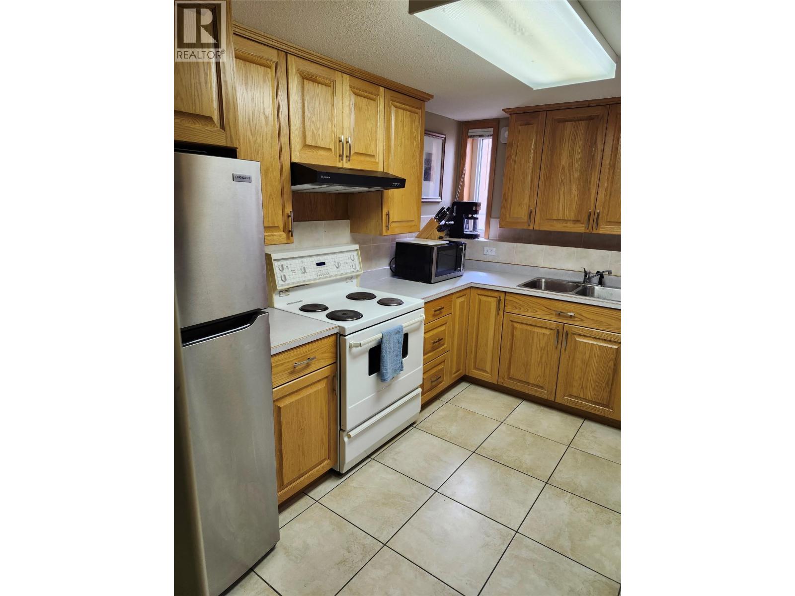 1063 Bridgeview Crescent, Castlegar, British Columbia  V1N 3H7 - Photo 72 - 10384172