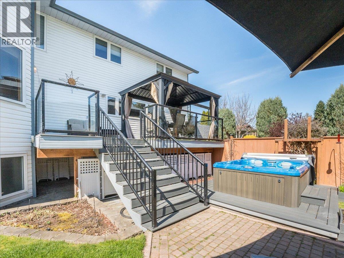 1063 Bridgeview Crescent, Castlegar, British Columbia  V1N 3H7 - Photo 8 - 10384172