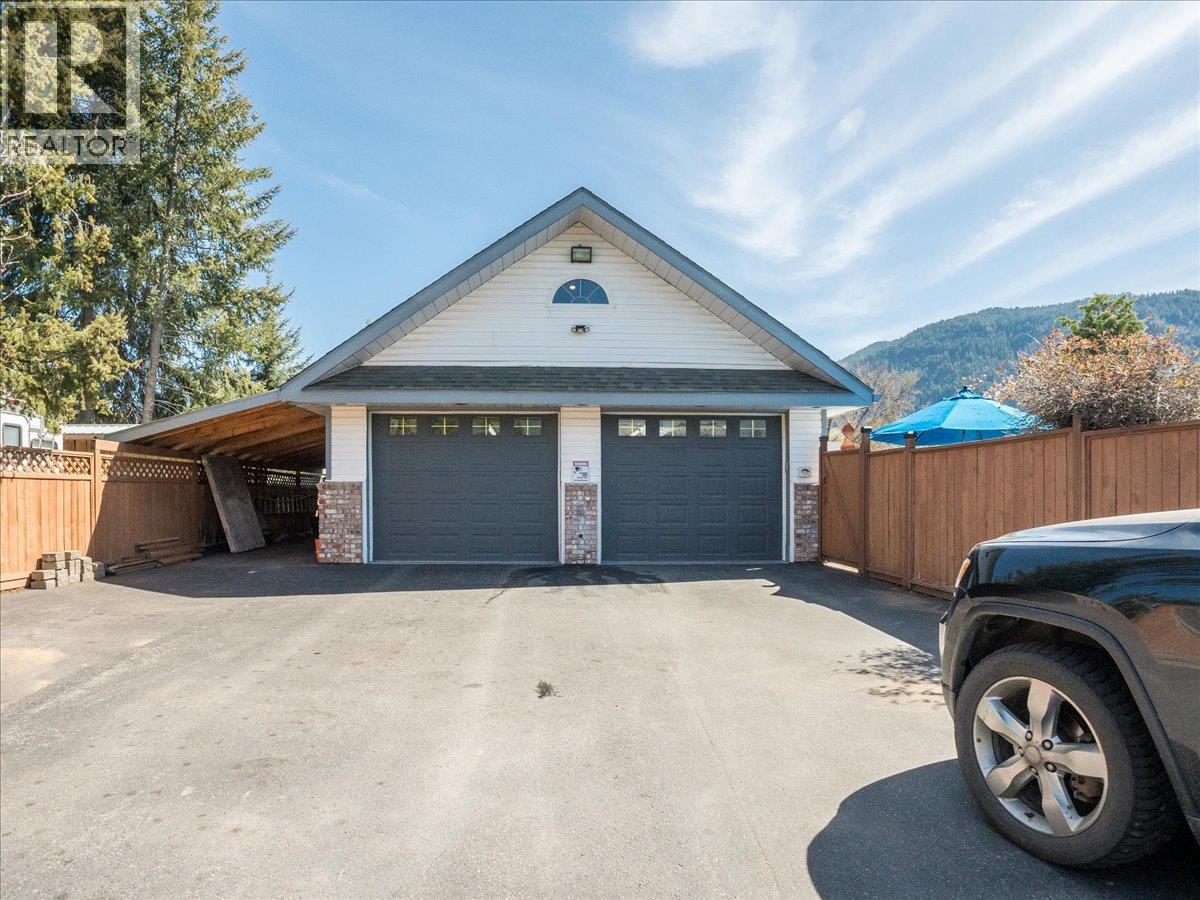 1063 Bridgeview Crescent, Castlegar, British Columbia  V1N 3H7 - Photo 90 - 10384172