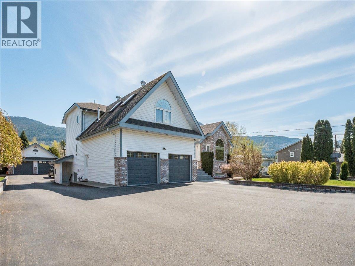 1063 Bridgeview Crescent, Castlegar, British Columbia  V1N 3H7 - Photo 94 - 10384172