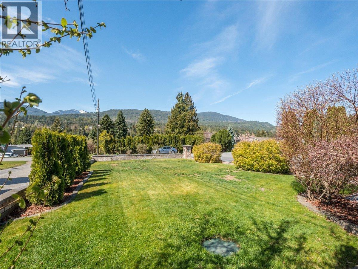 1063 Bridgeview Crescent, Castlegar, British Columbia  V1N 3H7 - Photo 95 - 10384172