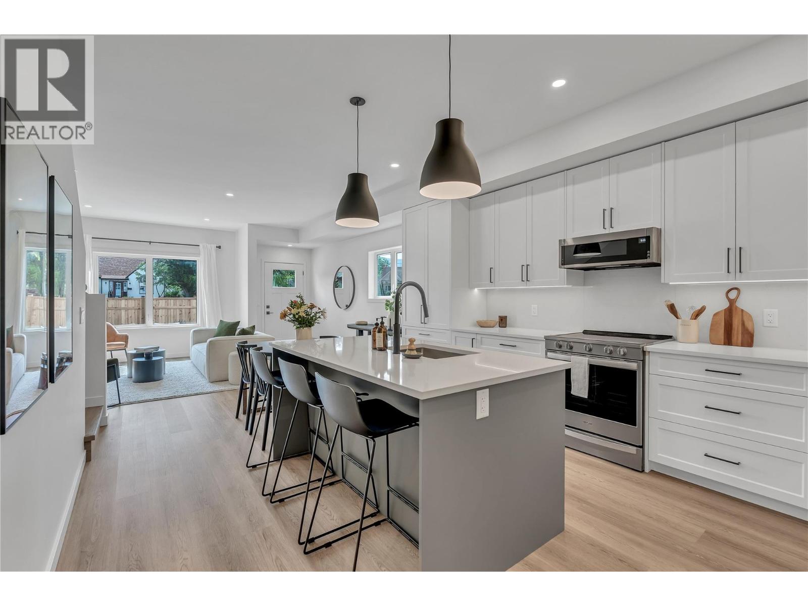 695 Victoria Drive Unit# 104, Penticton, British Columbia  V2A 5N5 - Photo 3 - 10384636