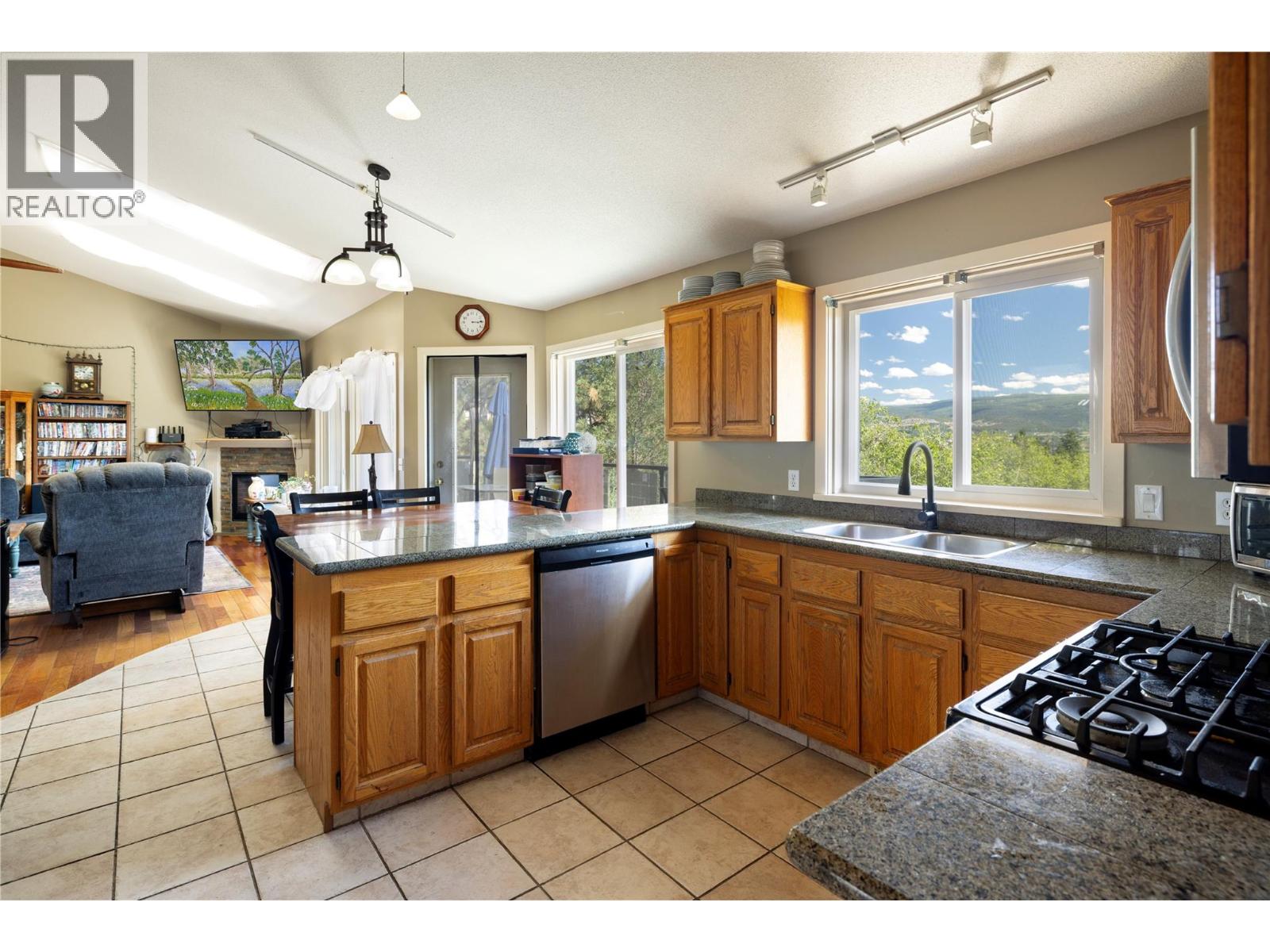 2391 Nahanni Court, Kelowna, British Columbia  V1V 1N1 - Photo 5 - 10384500