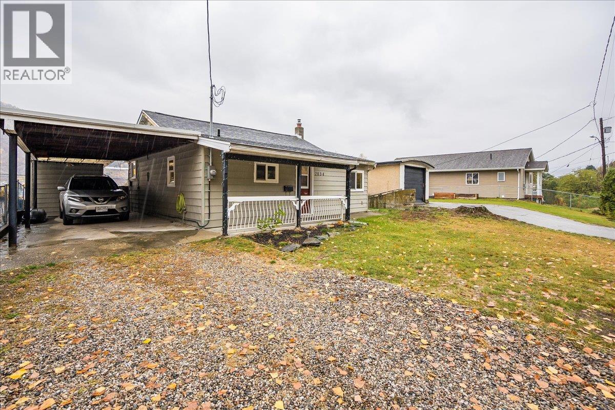 2034 Eighth Avenue, Trail, British Columbia  V1R 3E1 - Photo 2 - 10384499