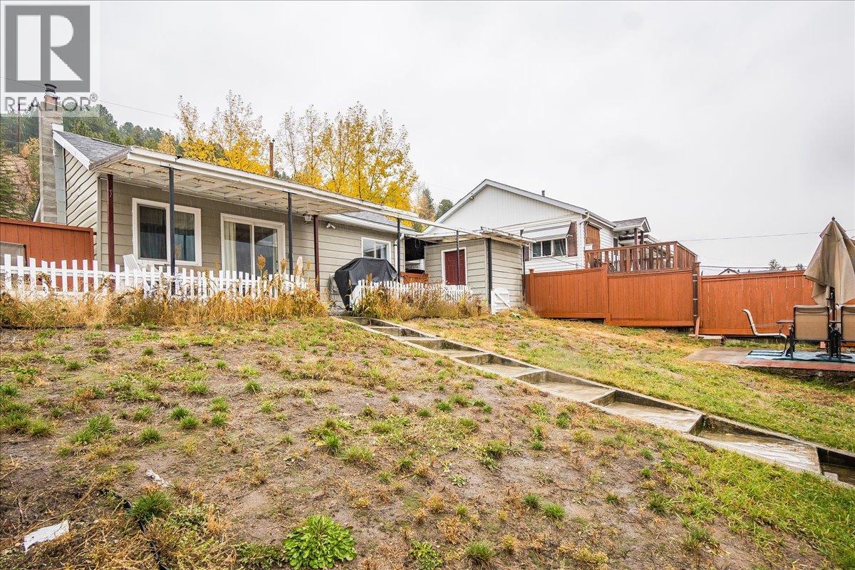 2034 Eighth Avenue, Trail, British Columbia  V1R 3E1 - Photo 4 - 10384499