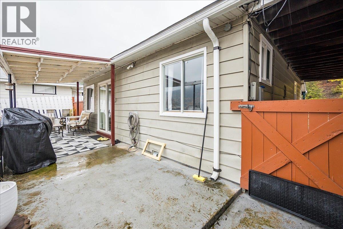 2034 Eighth Avenue, Trail, British Columbia  V1R 3E1 - Photo 6 - 10384499