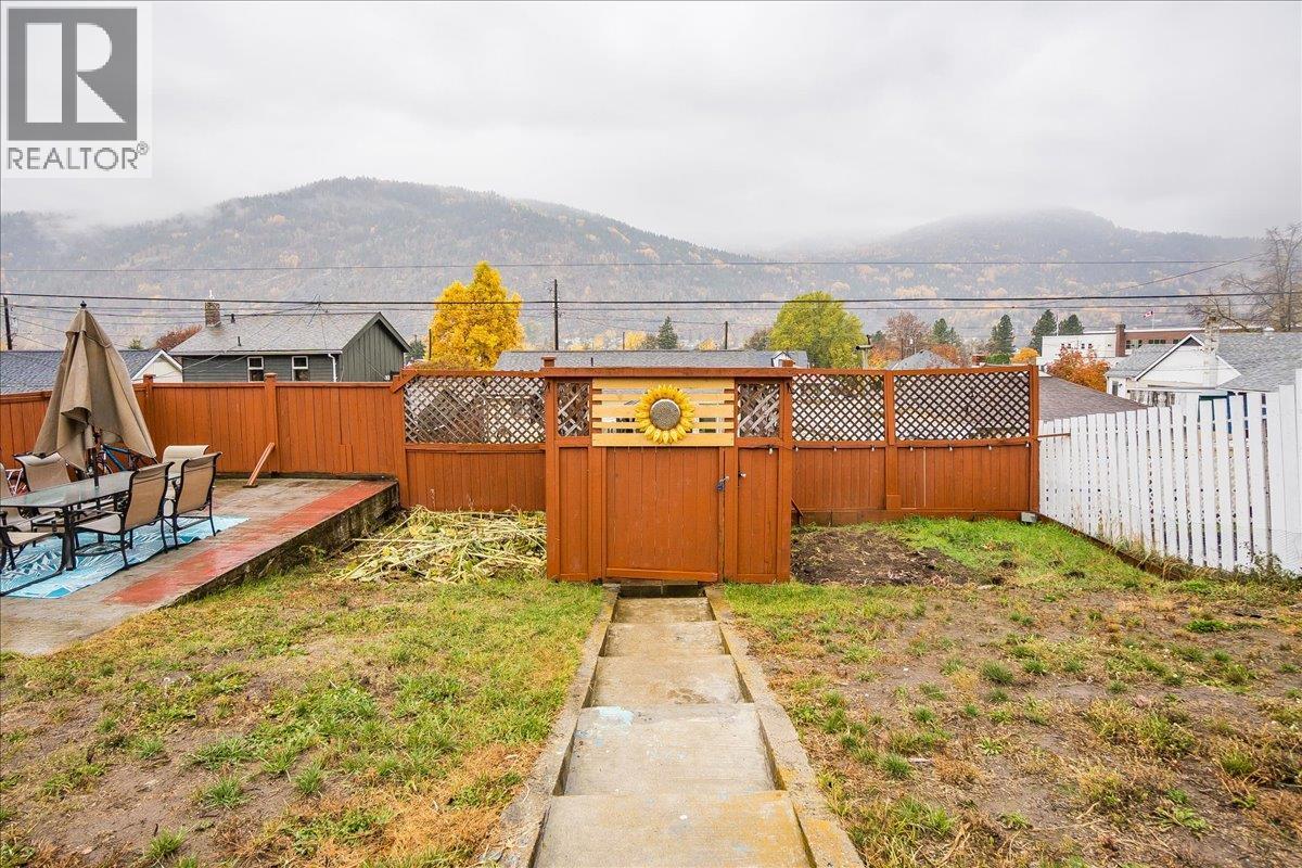 2034 Eighth Avenue, Trail, British Columbia  V1R 3E1 - Photo 9 - 10384499