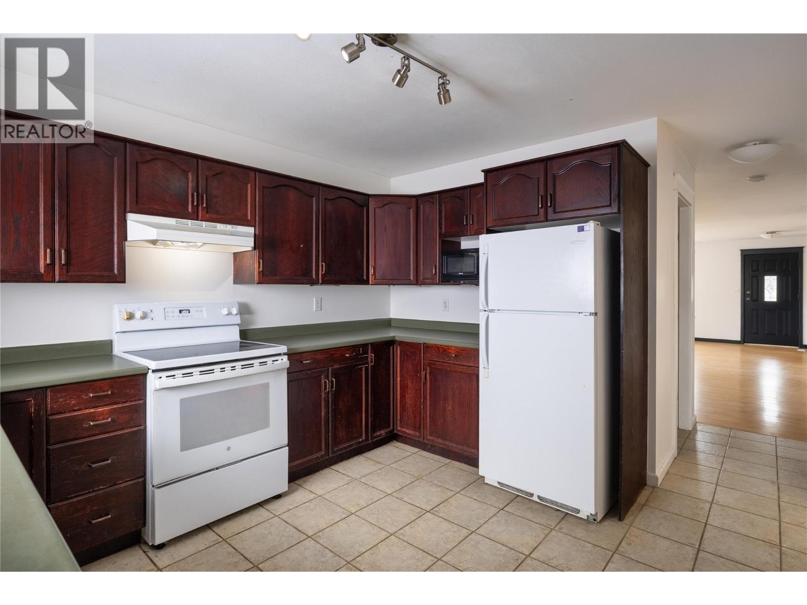 6972 Cummins Road, Vernon, British Columbia  V1H 1X9 - Photo 10 - 10384424