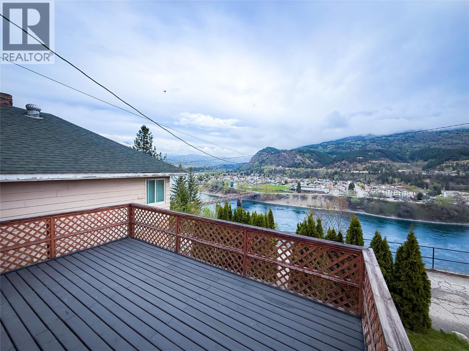 2224 Topping Street, Trail, British Columbia  V1R 4G5 - Photo 2 - 10384292