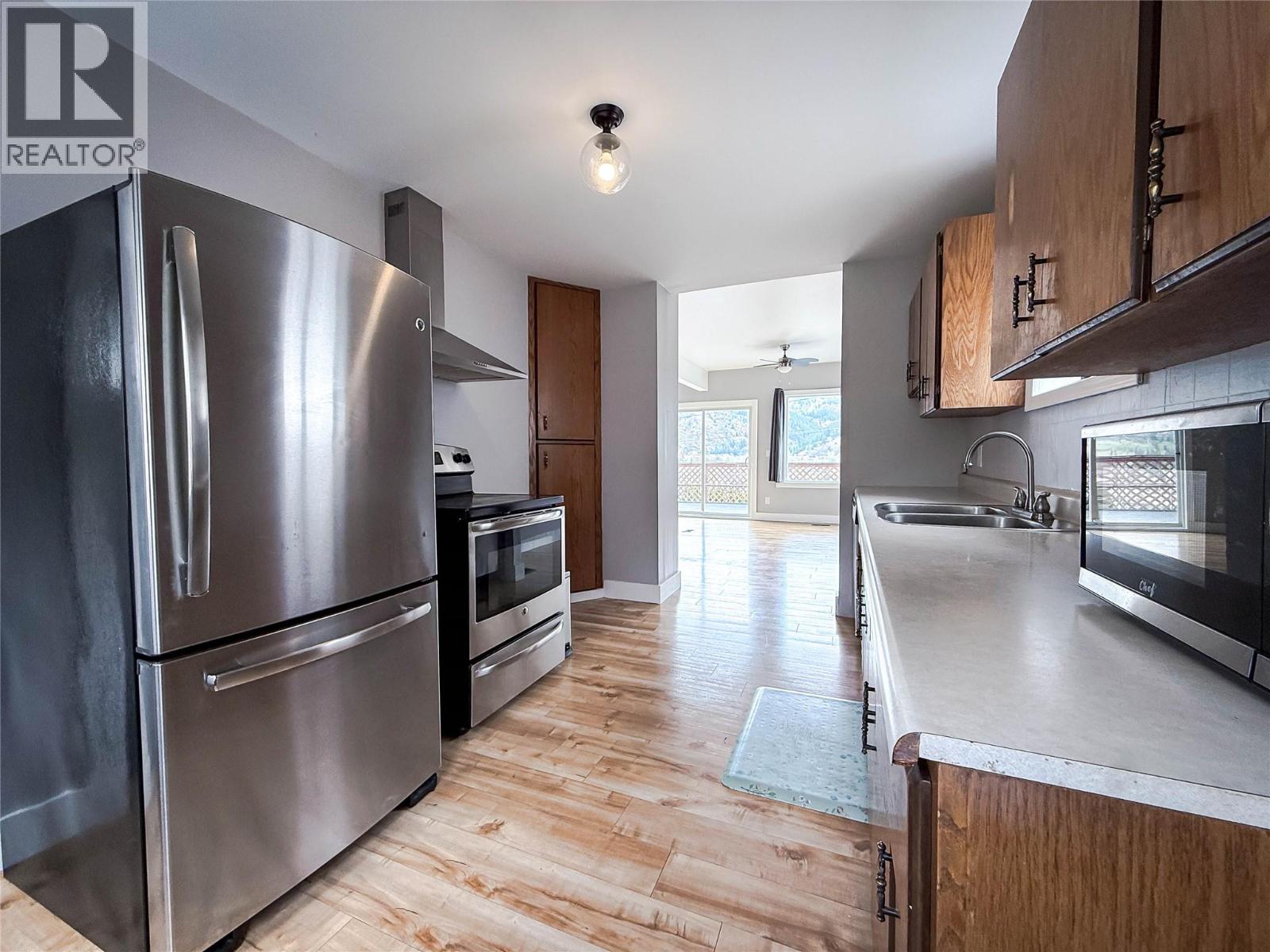 2224 Topping Street, Trail, British Columbia  V1R 4G5 - Photo 8 - 10384292