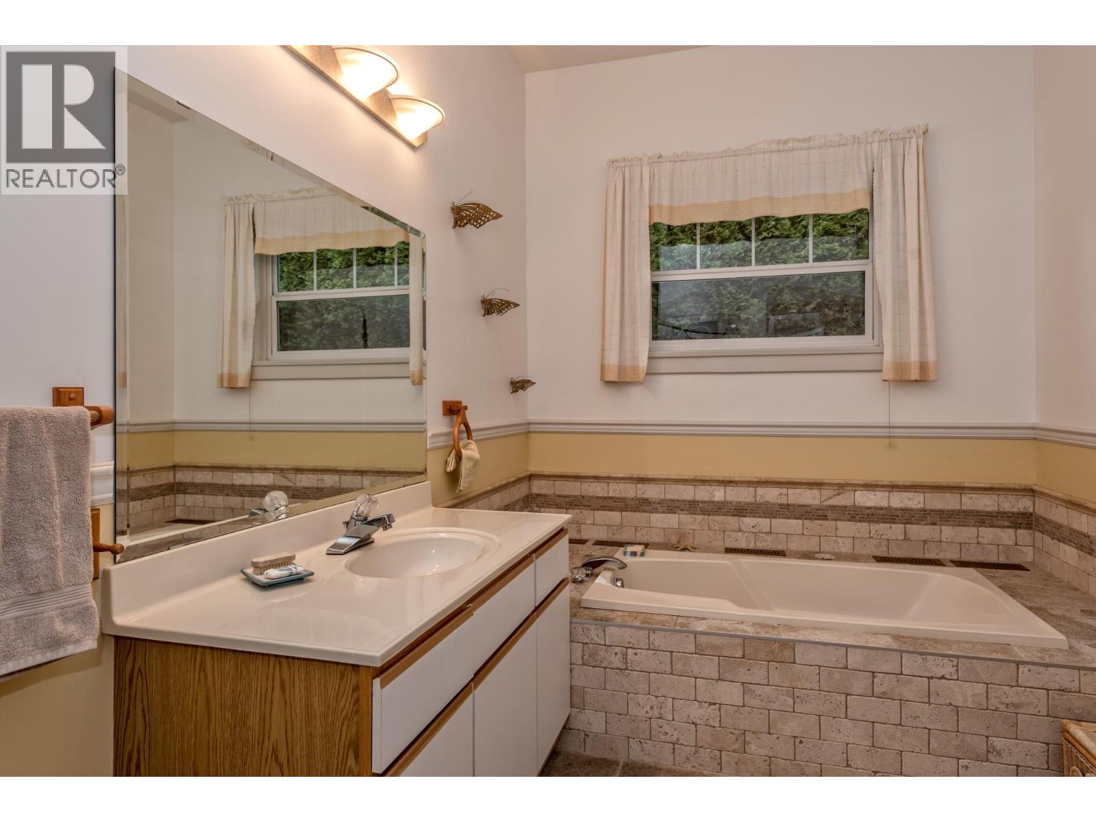 9739 Delcliffe Road, Vernon, British Columbia  V1H 1K9 - Photo 13 - 10384479