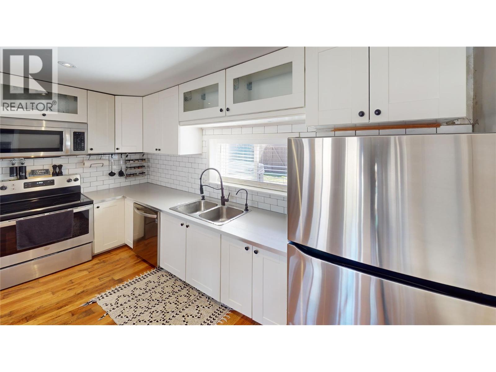 5728 Vermillion Street, Edgewater, British Columbia  V0A 1E0 - Photo 11 - 10384275