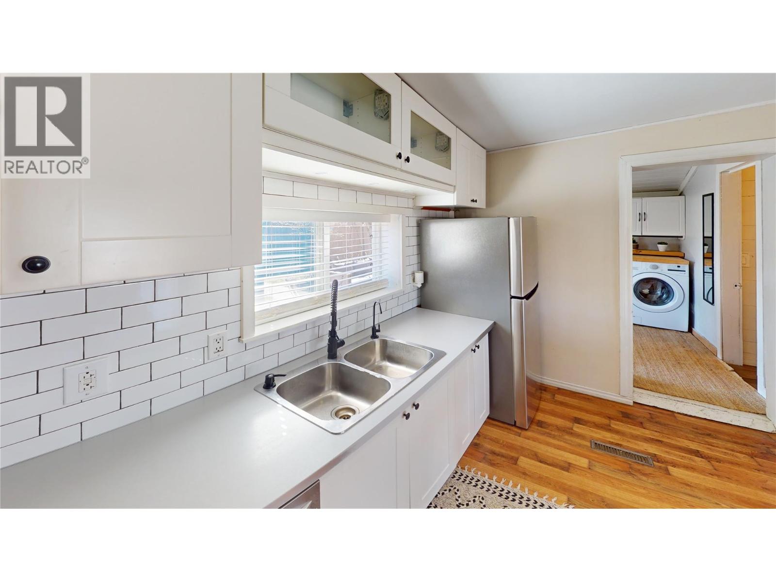 5728 Vermillion Street, Edgewater, British Columbia  V0A 1E0 - Photo 12 - 10384275
