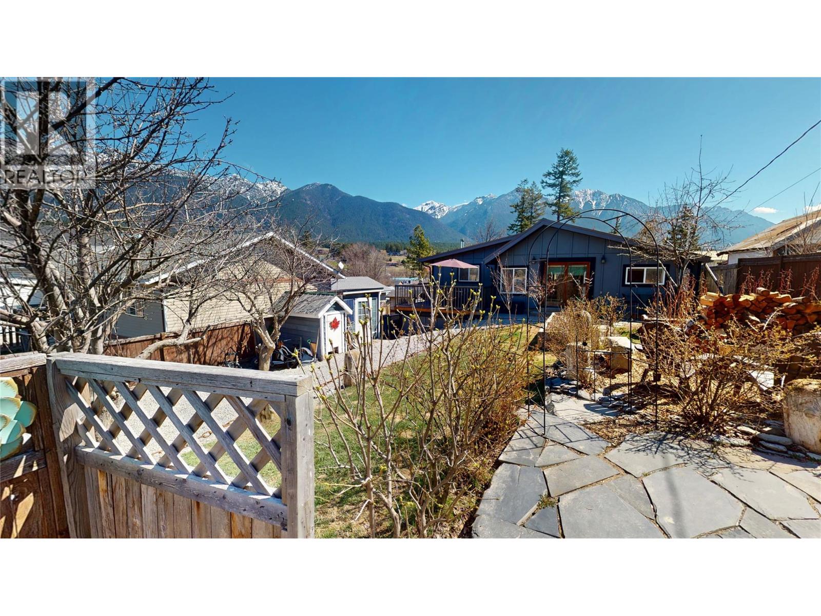 5728 Vermillion Street, Edgewater, British Columbia  V0A 1E0 - Photo 2 - 10384275