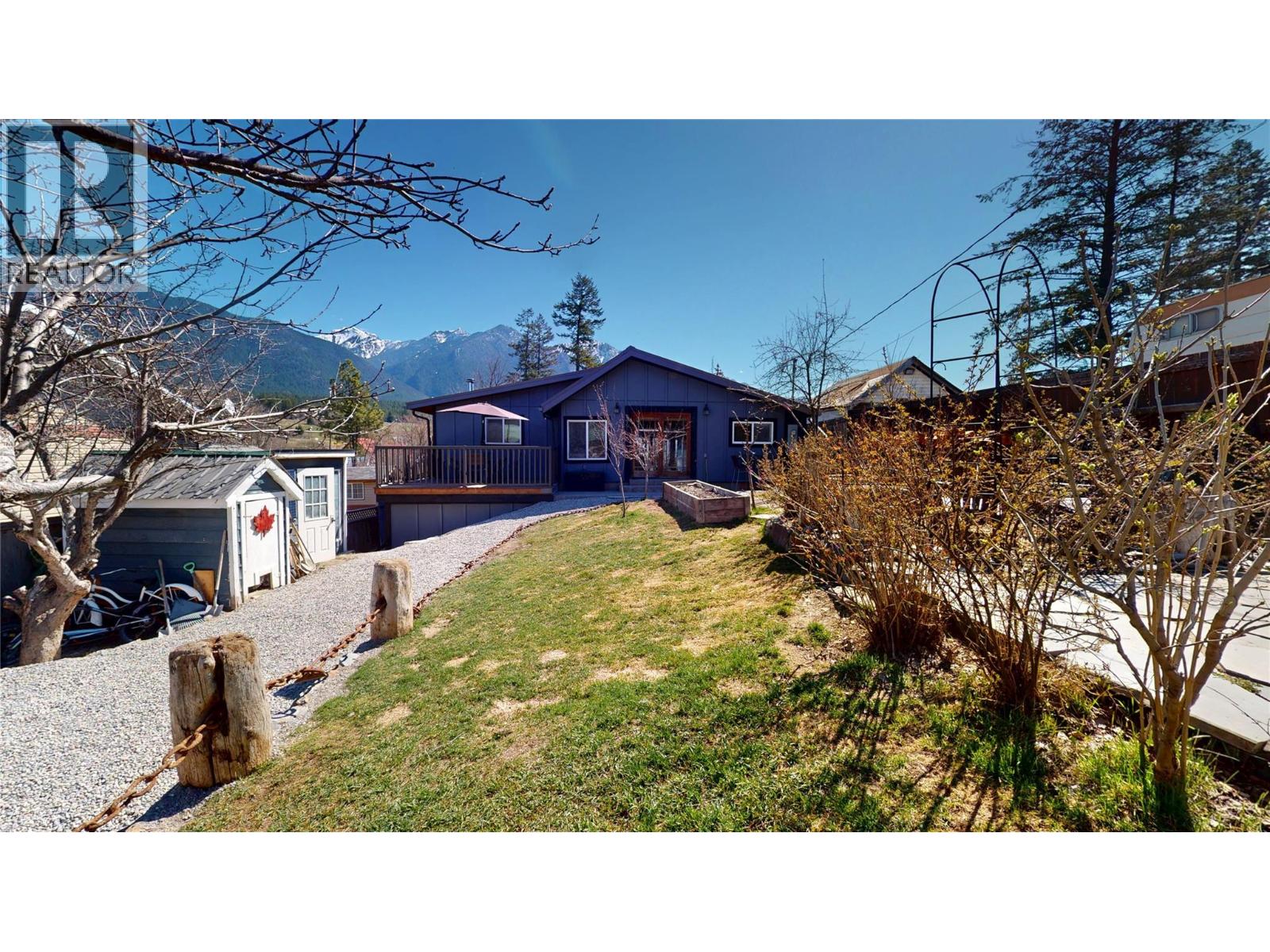 5728 Vermillion Street, Edgewater, British Columbia  V0A 1E0 - Photo 36 - 10384275