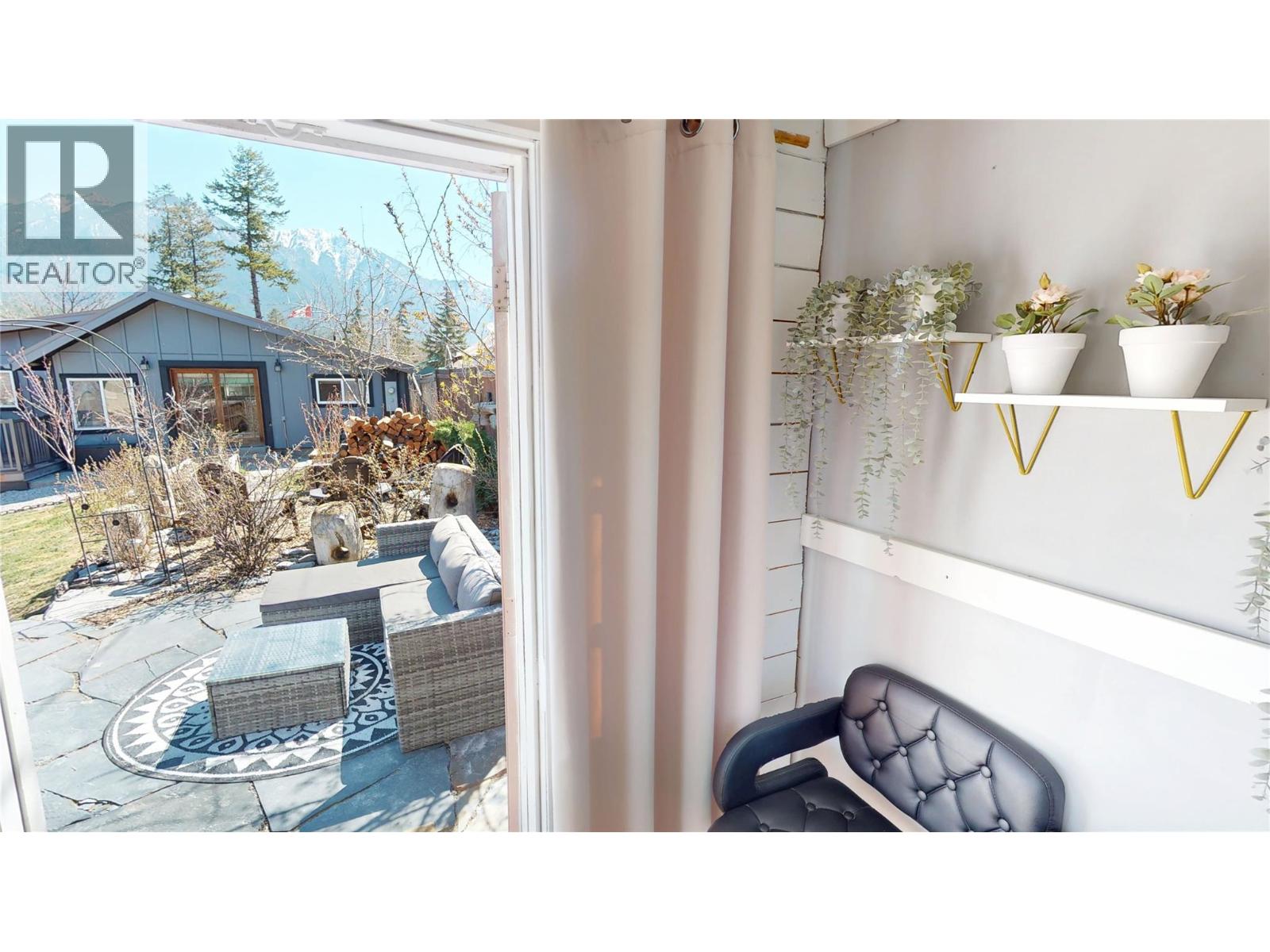 5728 Vermillion Street, Edgewater, British Columbia  V0A 1E0 - Photo 43 - 10384275