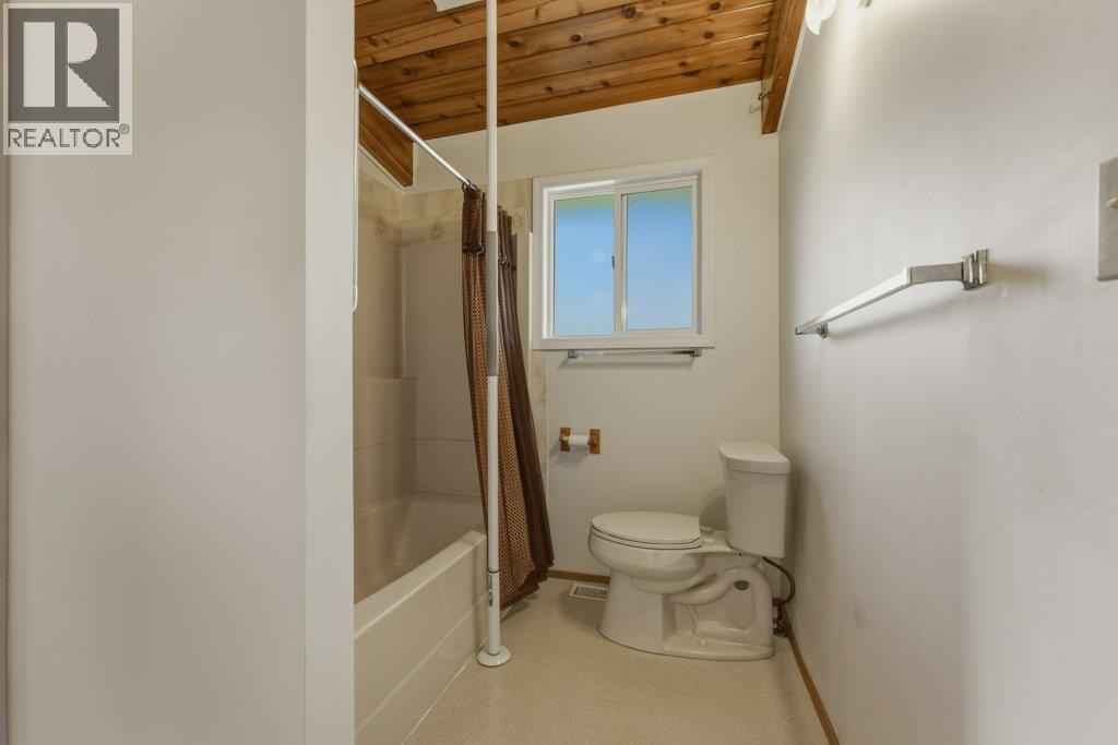 3220 5 Avenue Se, Salmon Arm, British Columbia  V1E 2B8 - Photo 14 - 10383454