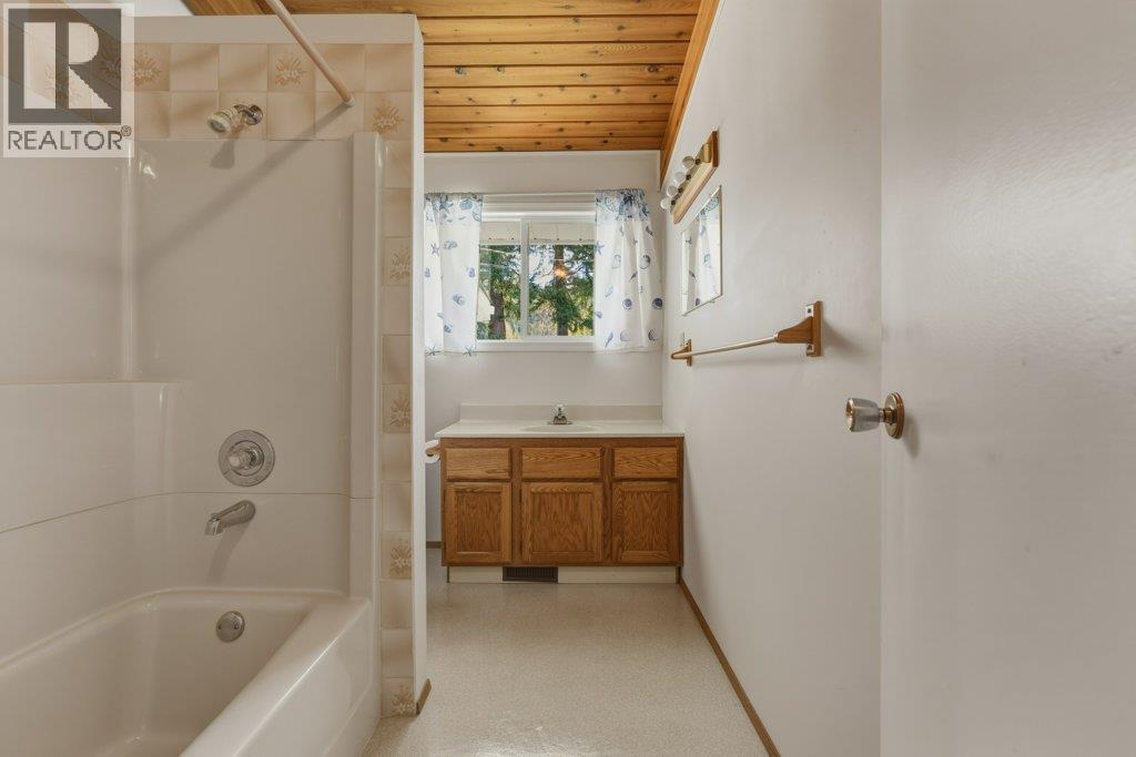 3220 5 Avenue Se, Salmon Arm, British Columbia  V1E 2B8 - Photo 18 - 10383454