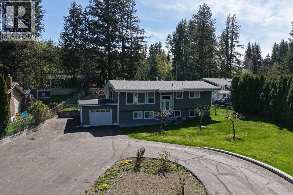 3220 5 Avenue Se, Salmon Arm, British Columbia  V1E 2B8 - Photo 2 - 10383454
