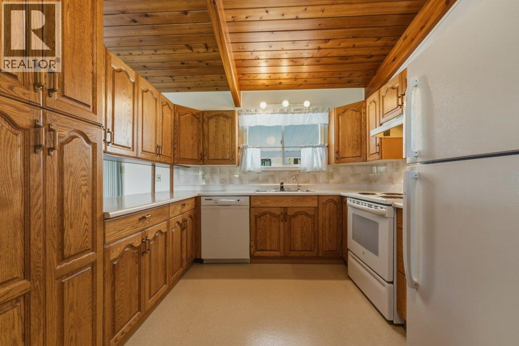 3220 5 Avenue Se, Salmon Arm, British Columbia  V1E 2B8 - Photo 4 - 10383454