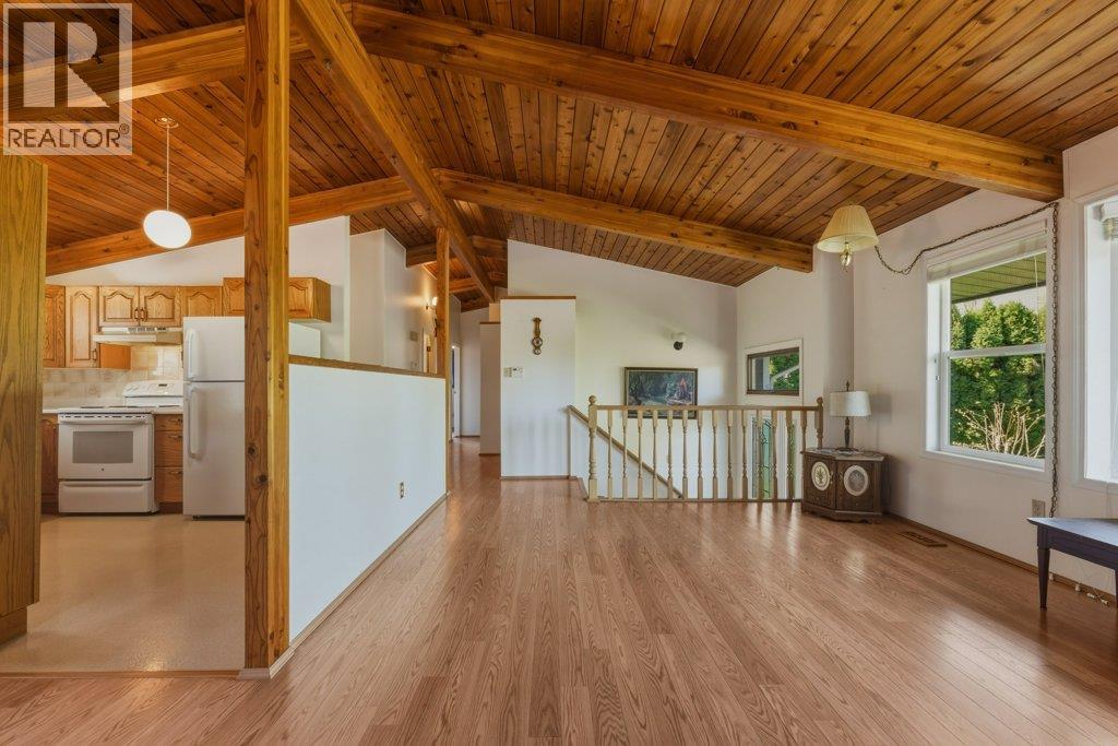 3220 5 Avenue Se, Salmon Arm, British Columbia  V1E 2B8 - Photo 5 - 10383454