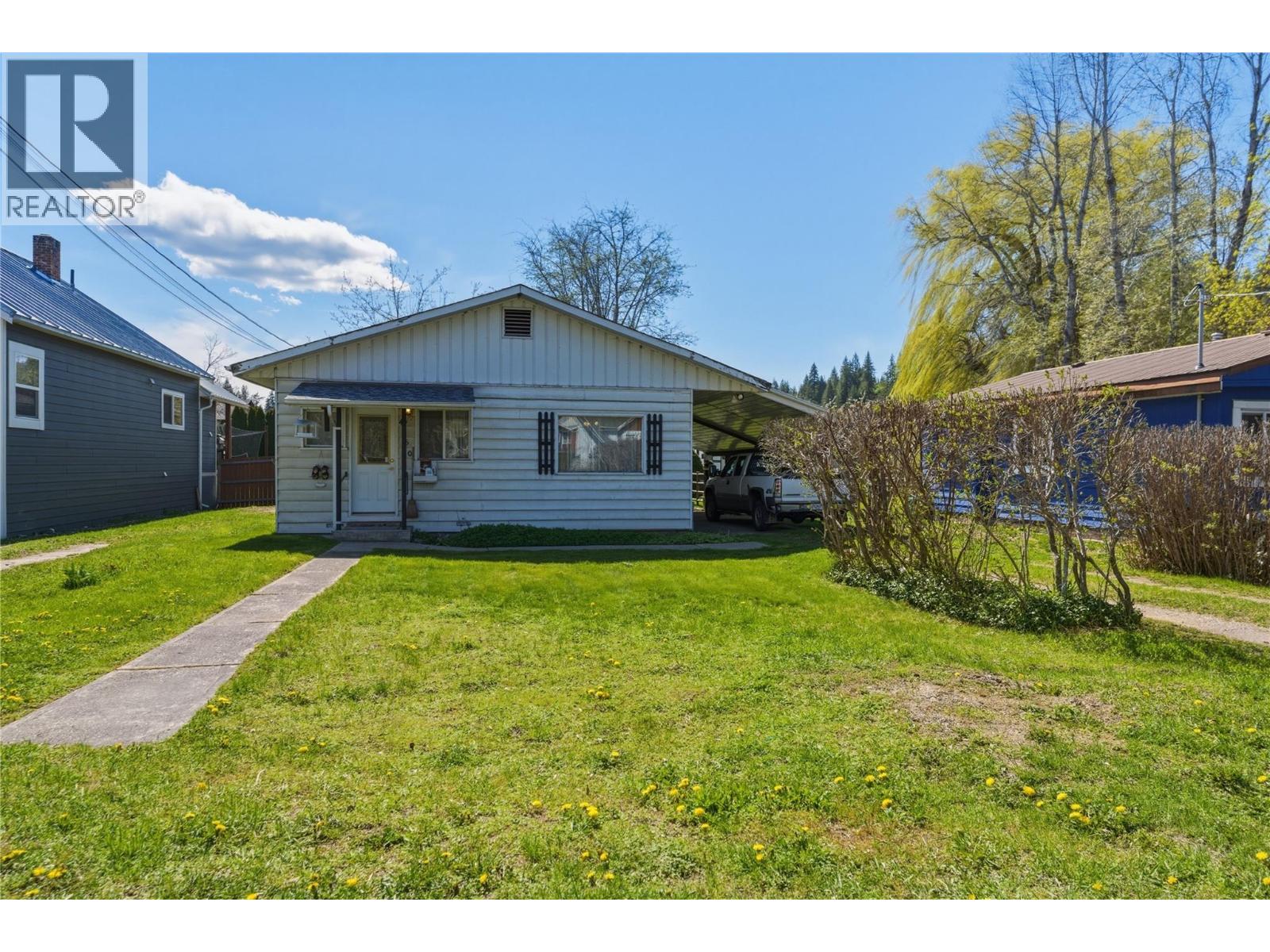 4760 Canoe Beach Drive Drive NE, salmon arm, British Columbia