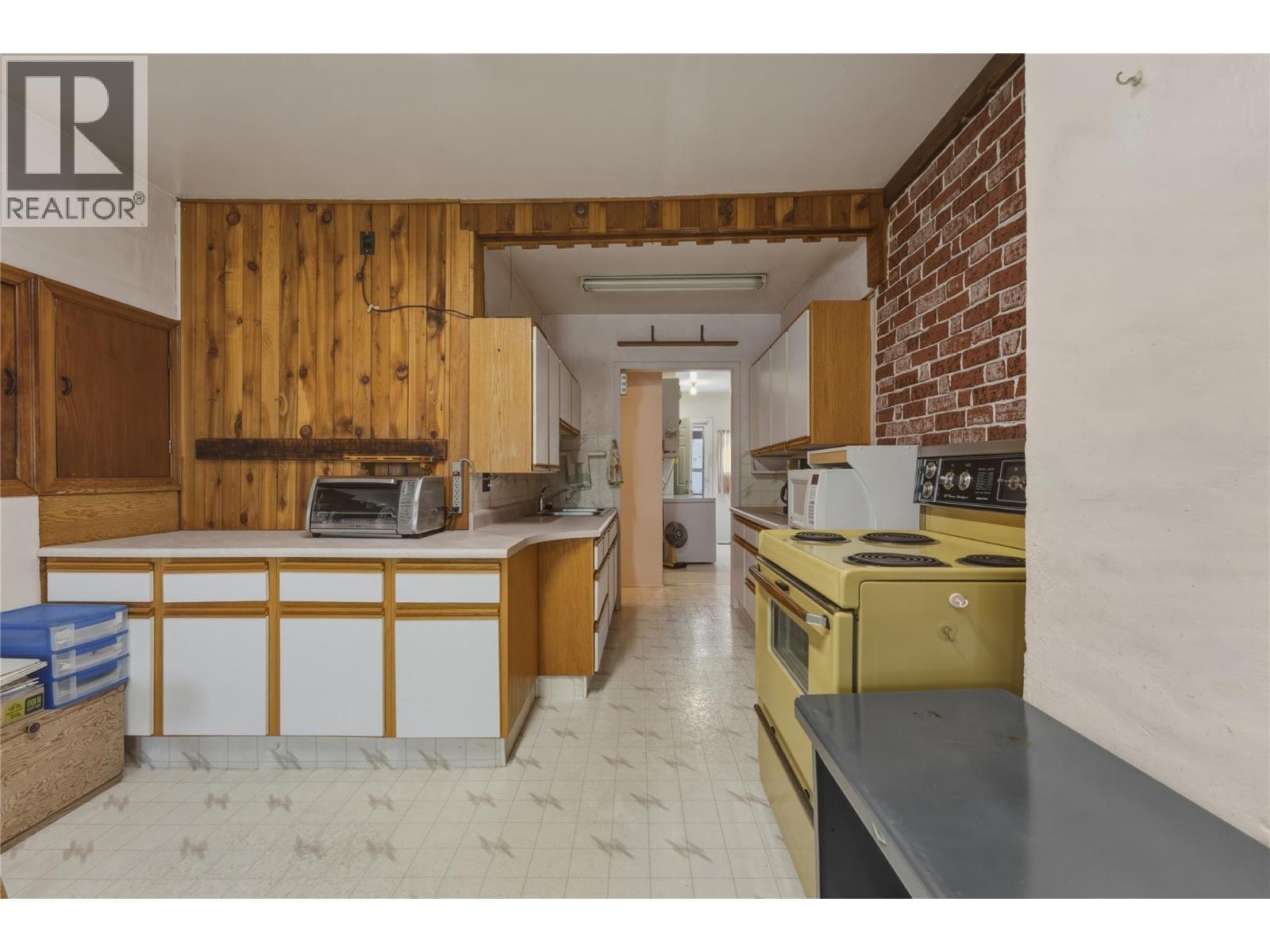 4760 Canoe Beach Drive Drive Ne, Salmon Arm, British Columbia  V0E 1K0 - Photo 6 - 10384146
