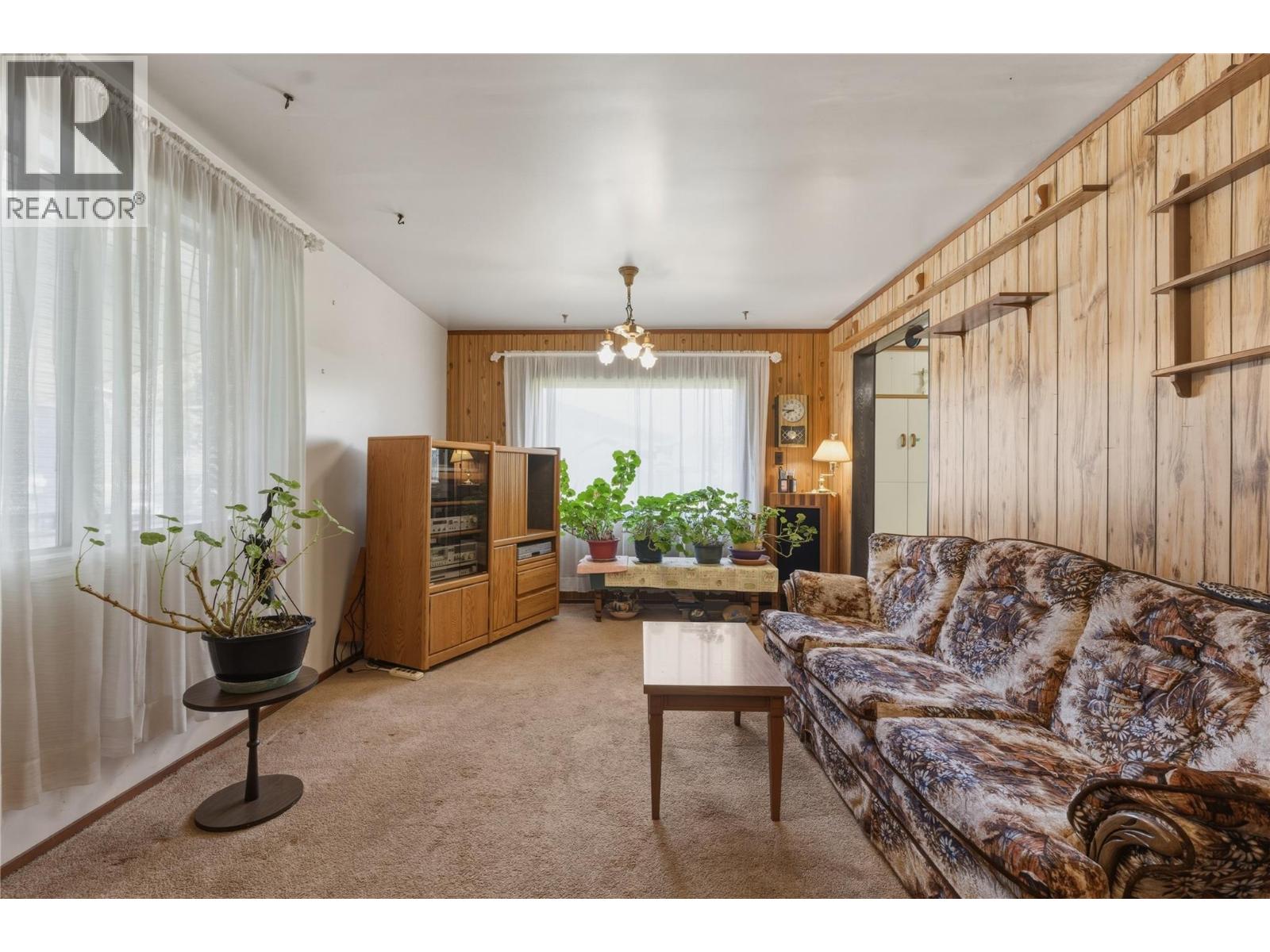 4760 Canoe Beach Drive Drive Ne, Salmon Arm, British Columbia  V0E 1K0 - Photo 9 - 10384146