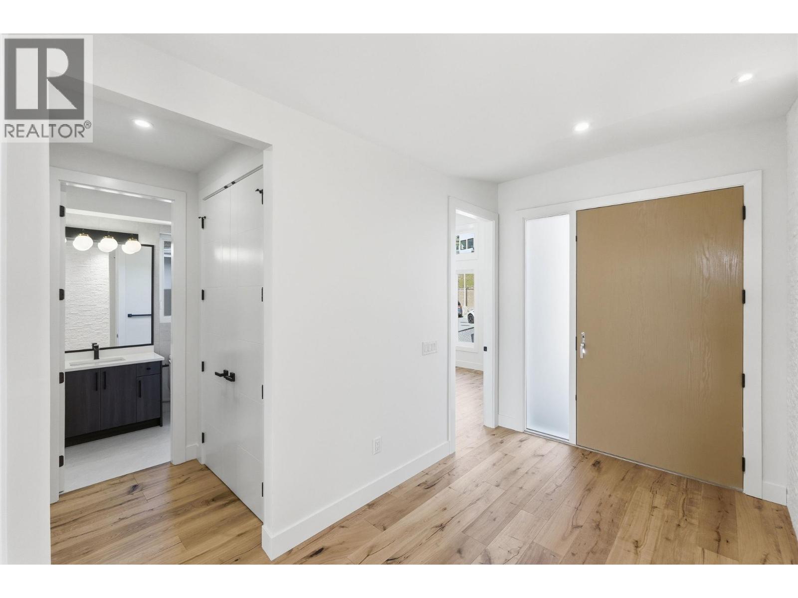1087 Carnoustie Drive, Kelowna, British Columbia  V1P 0A3 - Photo 3 - 10384696