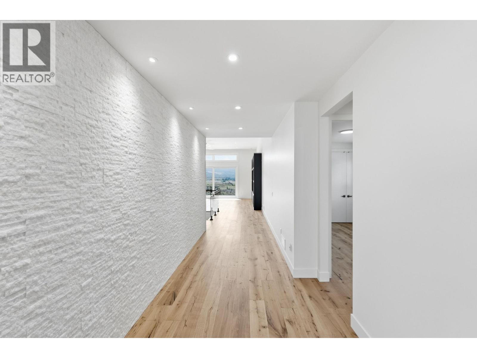 1087 Carnoustie Drive, Kelowna, British Columbia  V1P 0A3 - Photo 4 - 10384696