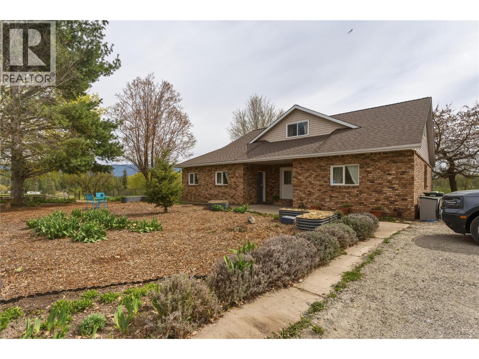 5271 Pyott Road, Spallumcheen, British Columbia  V4Y 0M6 - Photo 3 - 10380489