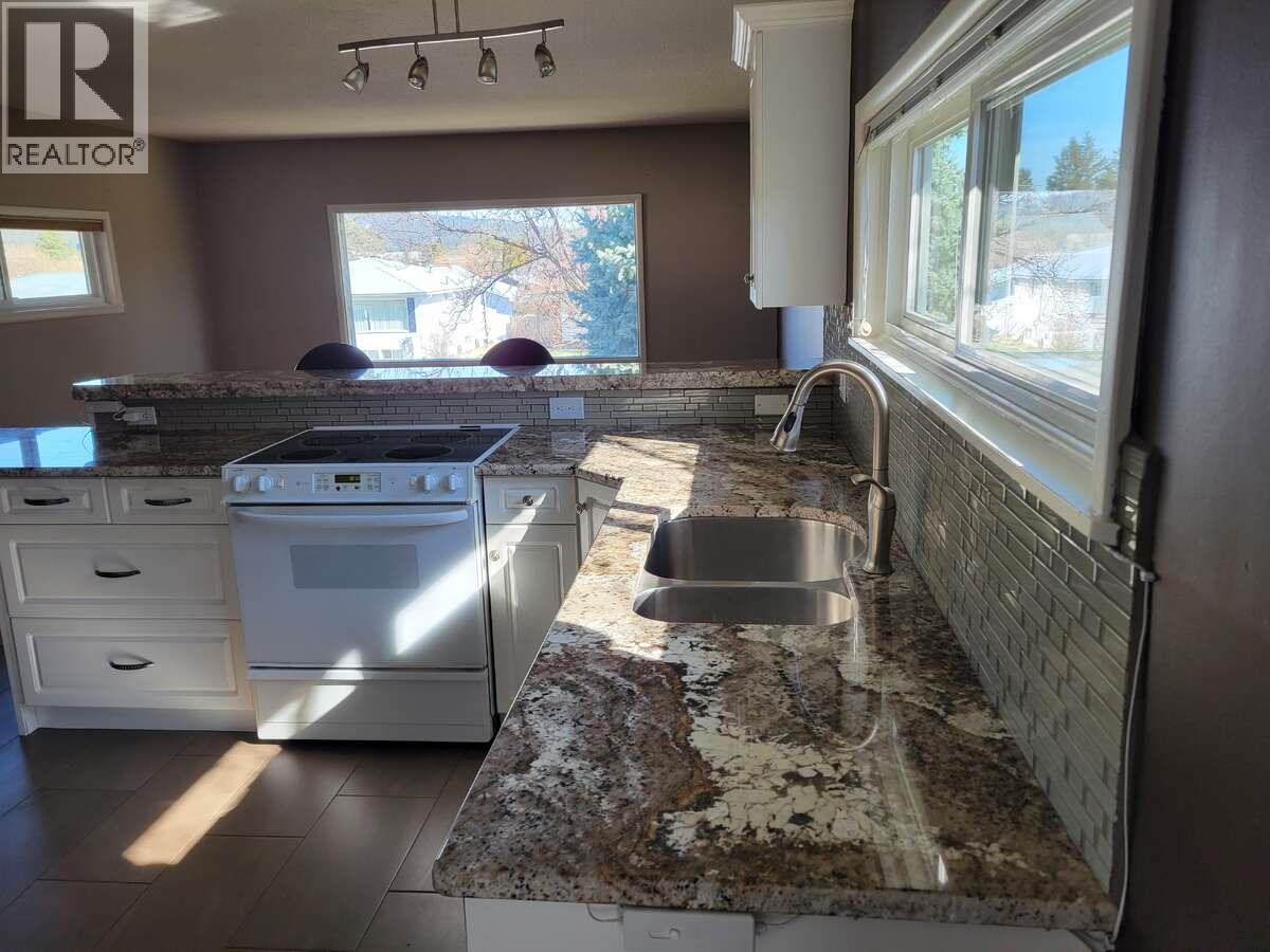 519 6th Street S, Cranbrook, British Columbia  V1C 1L2 - Photo 5 - 10384700