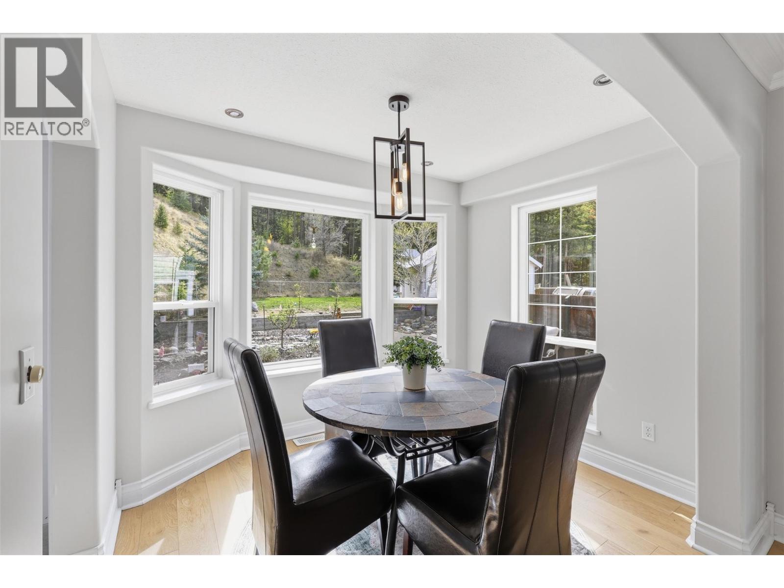 4948 Woodland Court, Kamloops, British Columbia  V2C 6V5 - Photo 11 - 10384490
