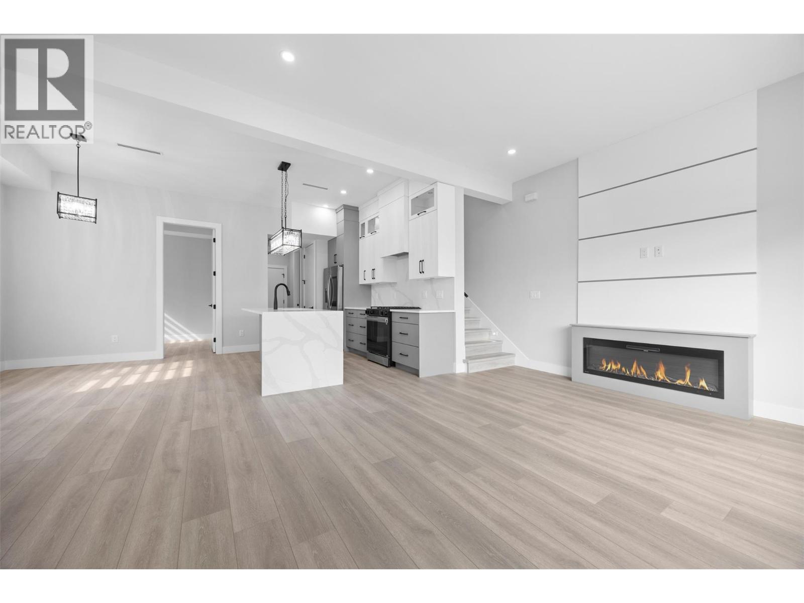 954 Stockwell Avenue Unit# 2, Kelowna, British Columbia  V1Y 6W2 - Photo 2 - 10382165